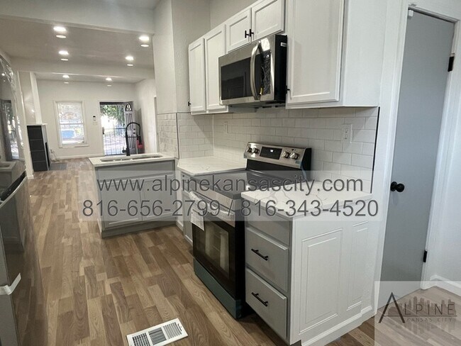 Building Photo - Updated NE Home, Garage, Section 8 OK! Fenced!