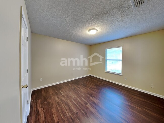 Building Photo - 357 Maplewood Dr