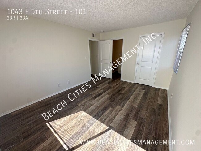 Building Photo - 1043 E 5th St