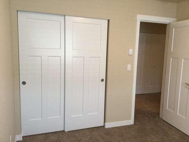 Building Photo - 1663 Burnside Pl