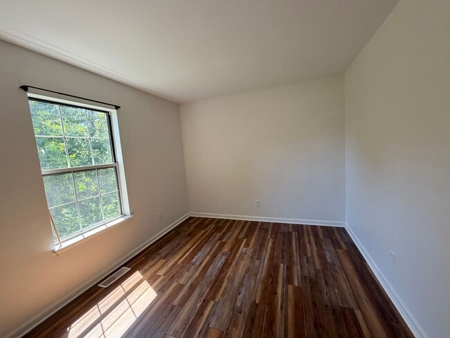 Building Photo - 106 Westwood Cir