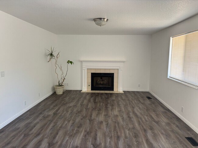 Building Photo - Gorgeous South Jordan Home!!!