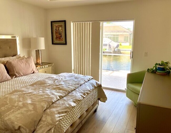 Building Photo - Home