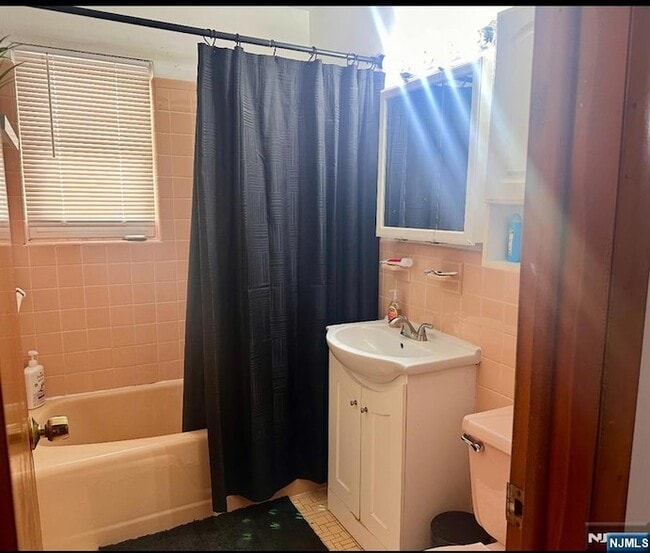 Building Photo - 239 Riverview Pl