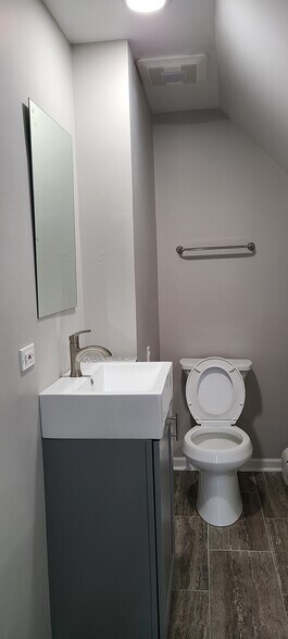 Building Photo - 304 Hankes Ave