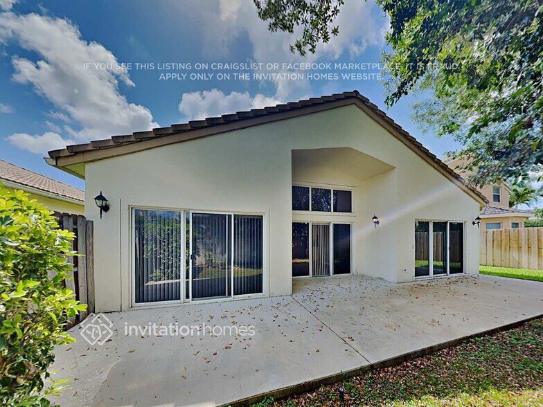 Building Photo - 7613 Colony Lake Dr