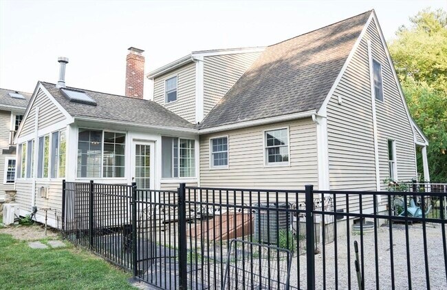 Building Photo - 241 New Bedford Rd