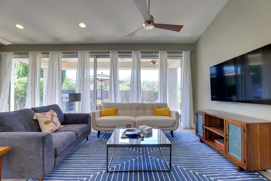 Building Photo - 833 Gary Ln