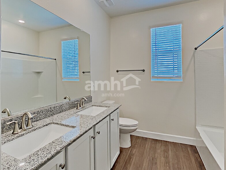 Building Photo - 5927 W Larkspur Dr