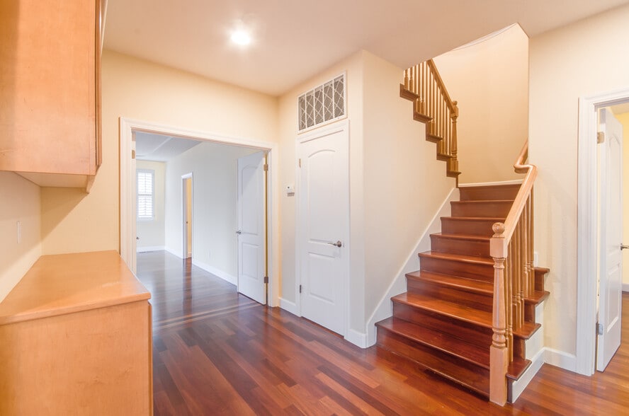 Building Photo - 55 Golden Aster Ct