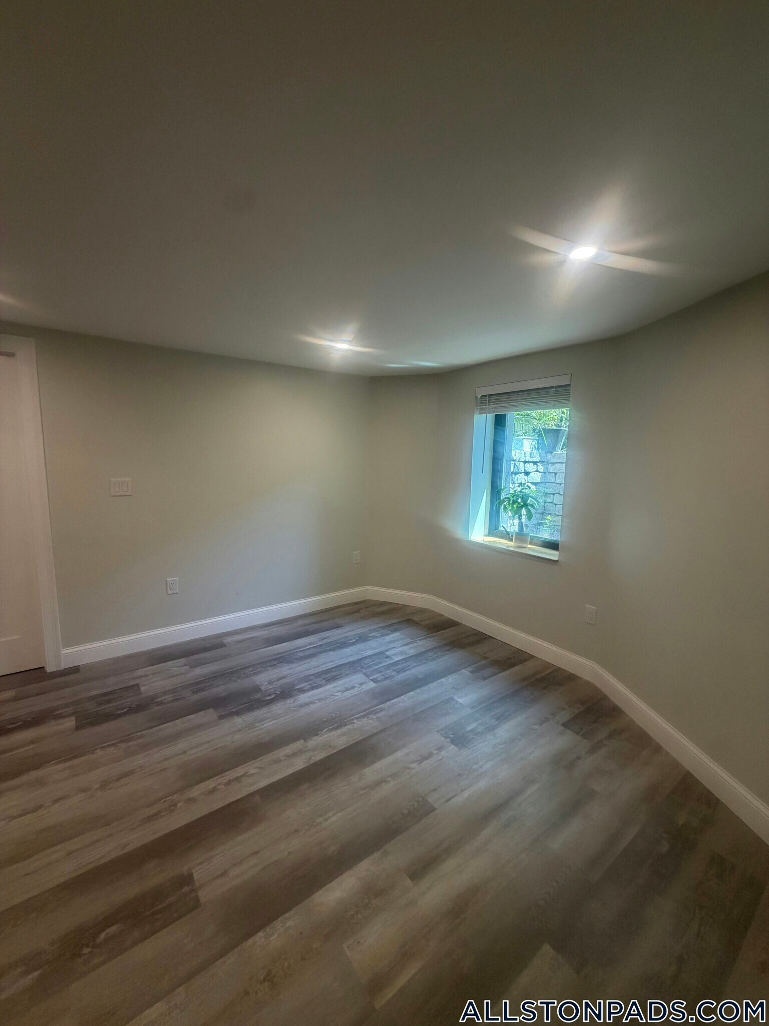 Building Photo - 57 Brentwood St