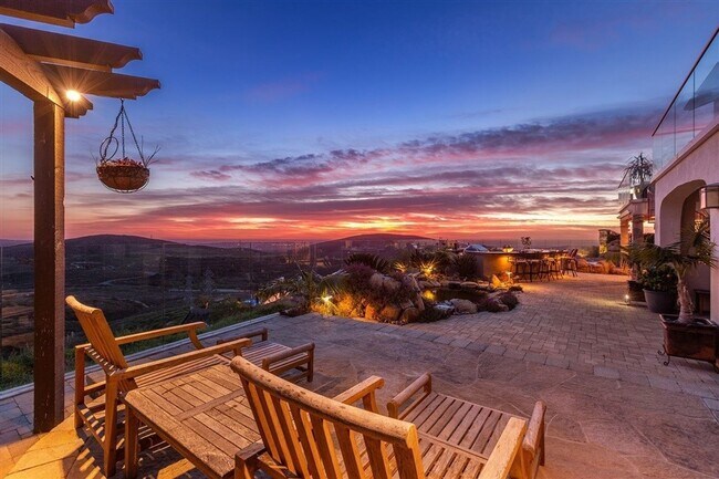 Building Photo - One of Kind Executive Home, Available Augu...