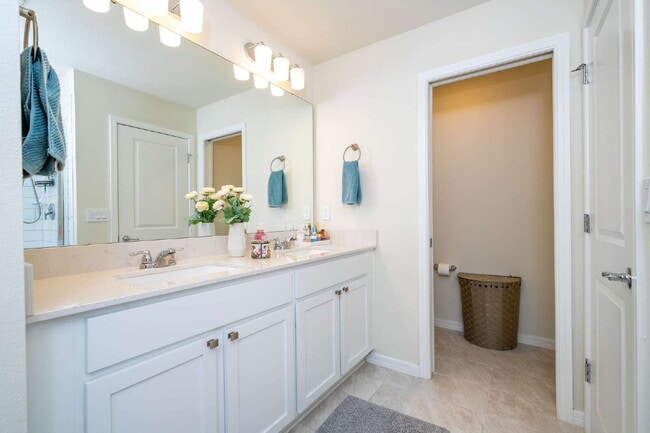 Building Photo - Discover Comfort and Style: Spacious 3-Bed...