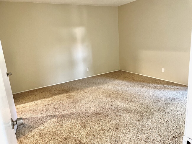 Building Photo - 2530 Clairemont Dr