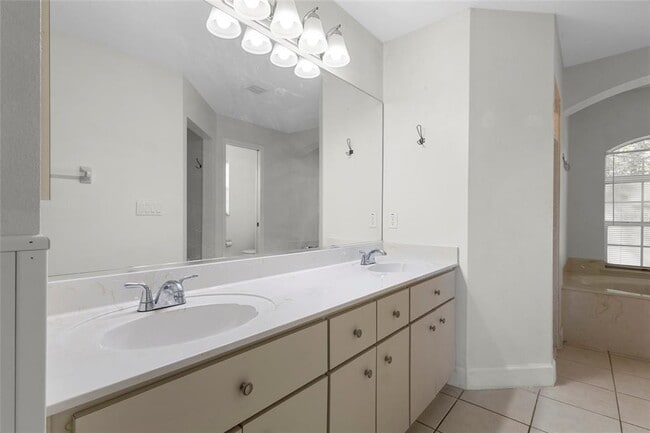 Building Photo - 11490 SW 46th Ave