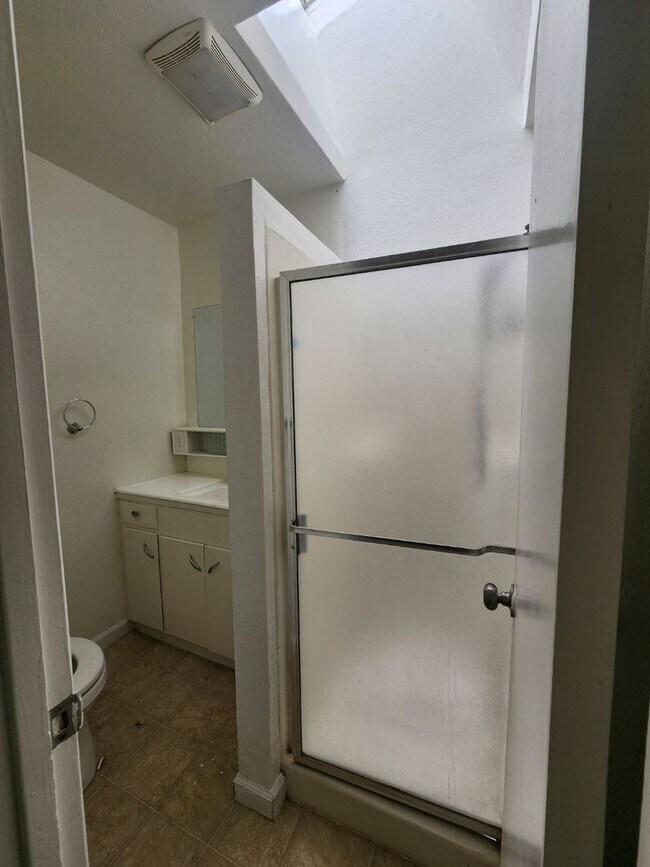 Building Photo - Newly remodeled 3-bedroom in the Avenues