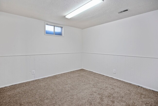 Building Photo - 1642 Bel-Air Cir