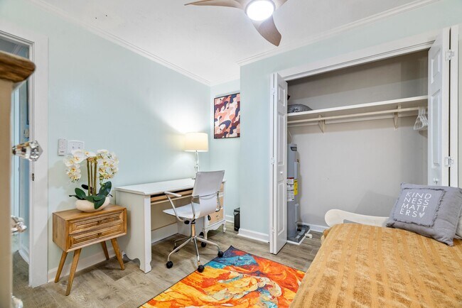 Building Photo - 3015 Old Bryan Dr