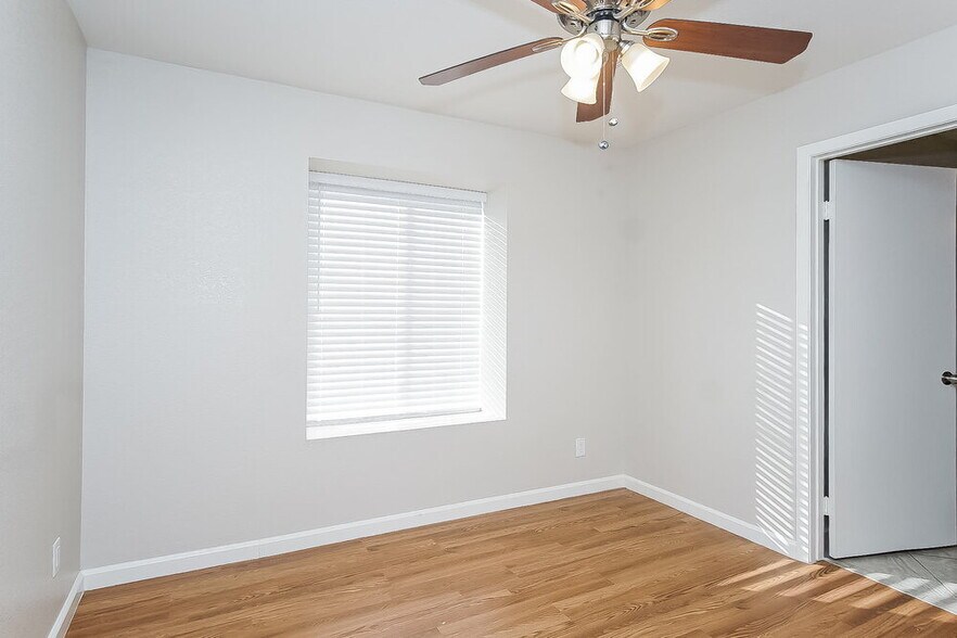 Building Photo - 827 Schooner Dr