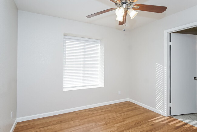 Building Photo - 827 Schooner Dr