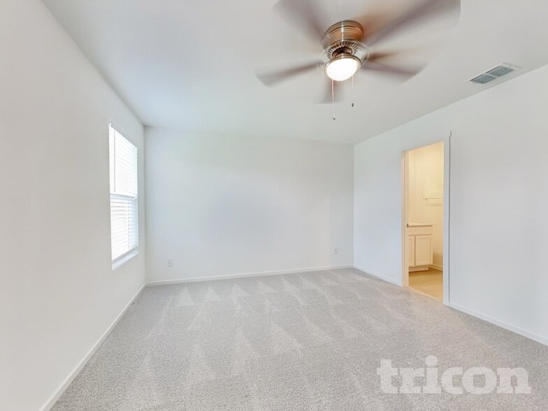 Building Photo - 1837 Kiwi Dr