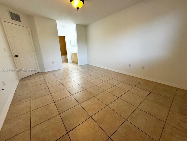 Building Photo - 6676 SW 115th Ct