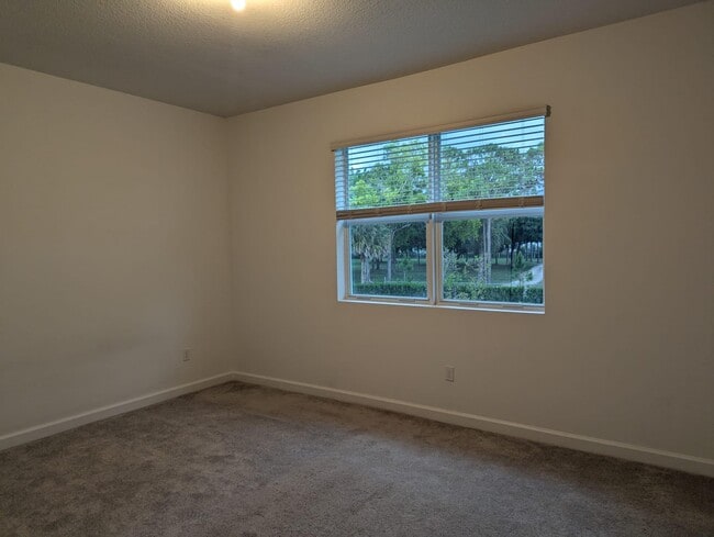 Building Photo - 4588 Hollister Ave