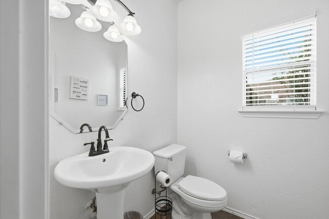 Building Photo - 1410 Katie Lynch Dr