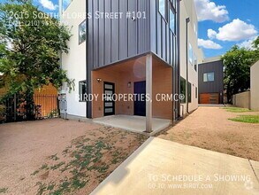 Building Photo - 2615 S Flores St