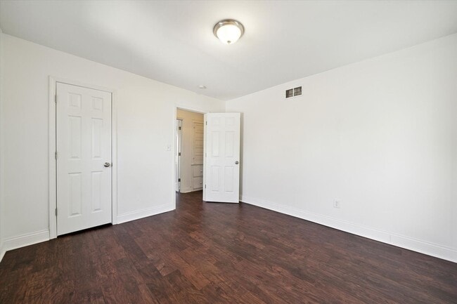 Building Photo - $1,675 - Spacious 3 Bedroom in North End