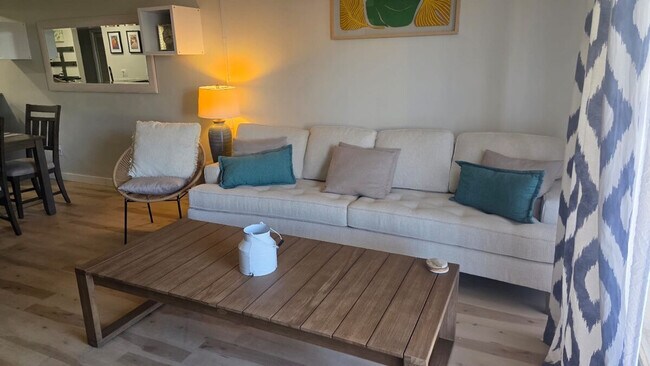 Building Photo - 31 Inlet Harbor Rd