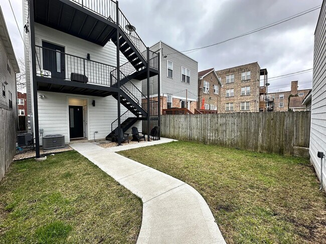 Building Photo - 4222 N Bernard St