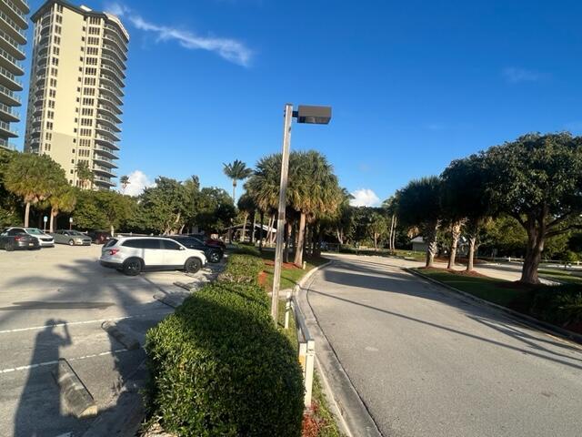 Building Photo - 1260 Manor Dr