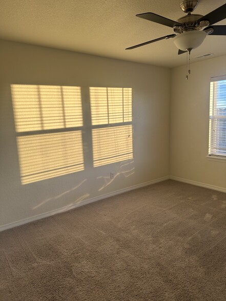 Building Photo - 27335 E Alder Dr