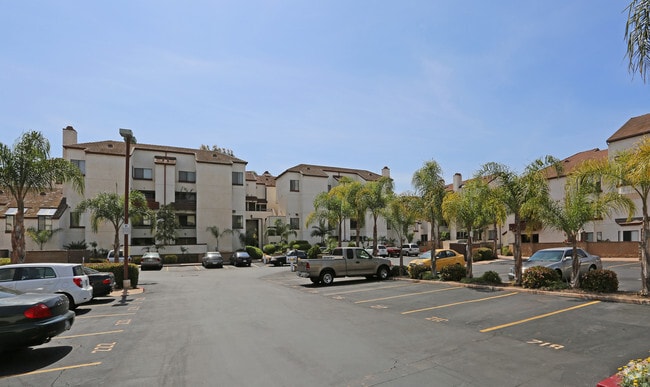 Primary Photo - Parkwoods At The Village