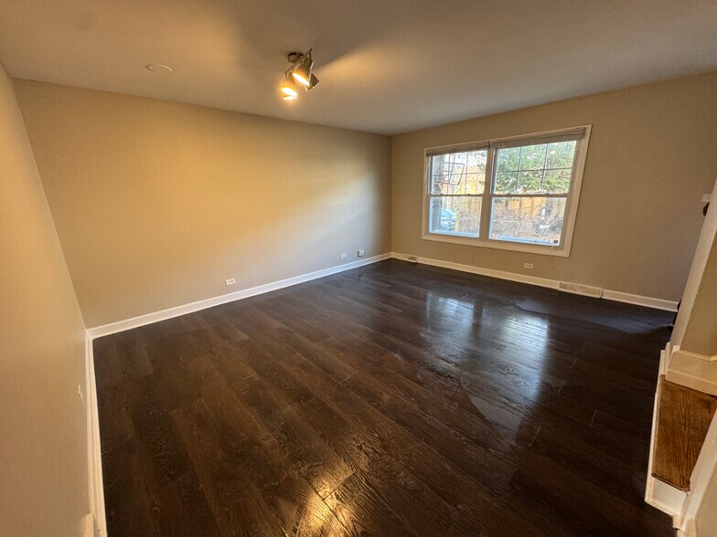 Building Photo - 8944 Skokie Blvd