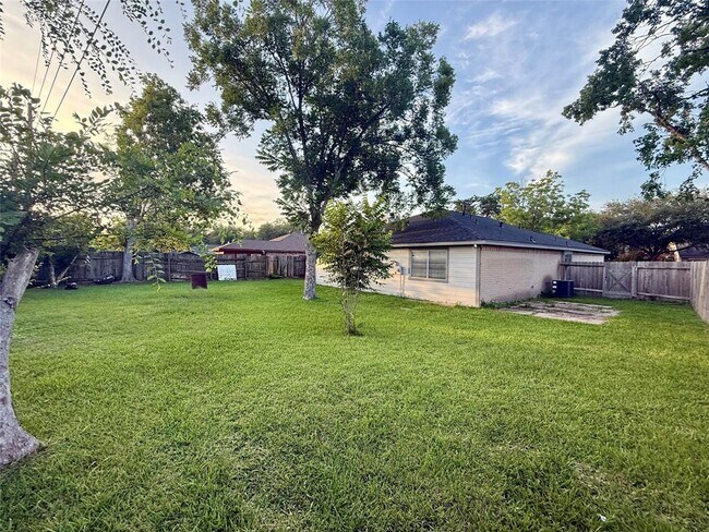 Building Photo - 24023 Red Sky Dr