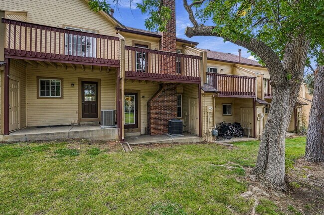 Building Photo - 3-Bedroom Louisville Townhome with Finished Basement