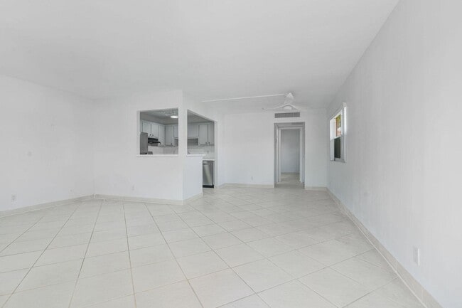 Building Photo - 287 Seville Terrace