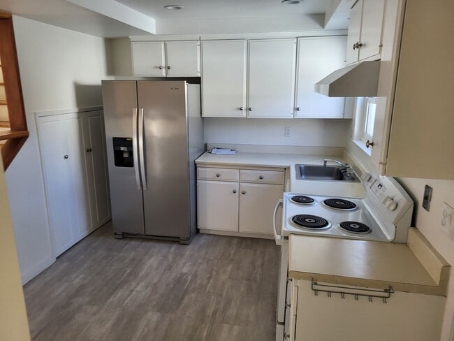 Building Photo - Two story Cypress townhouse, garage, patio, laundry and pool access