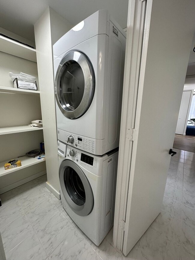 Building Photo - Stunning Panoramic Ocean Views! Fully furnished, fully renovated, 2 bedroom, 2 bathroom unit at W...