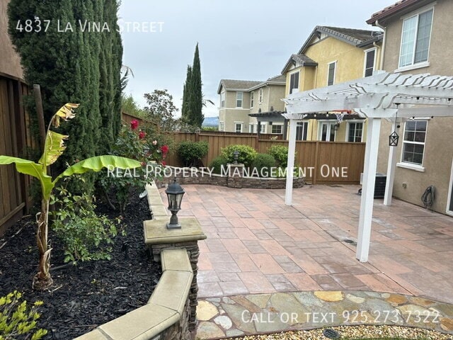 Building Photo - 4837 La Vina St