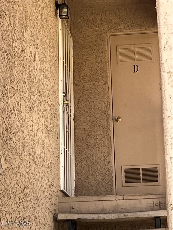 Primary Photo - 5576 W Rochelle Ave.