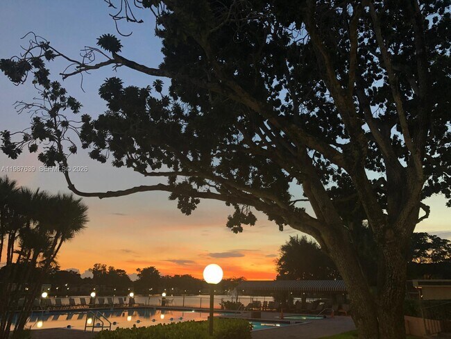 Building Photo - 516 Briarwood Cir