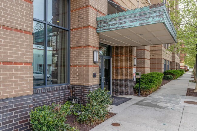 Building Photo - 525 N Fayette St