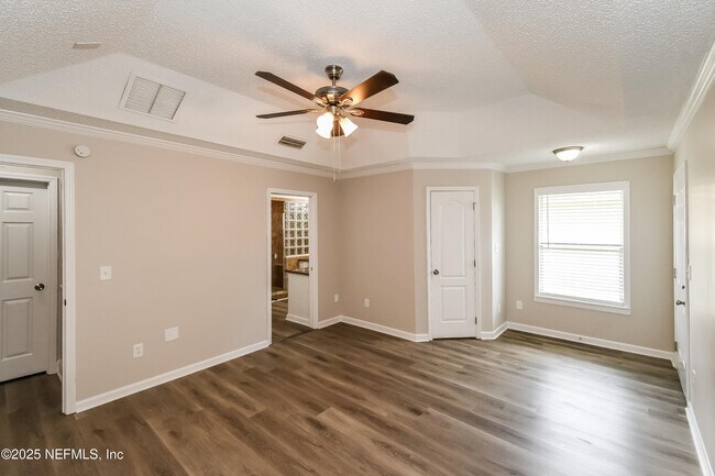 Building Photo - 576 Thornberry Rd
