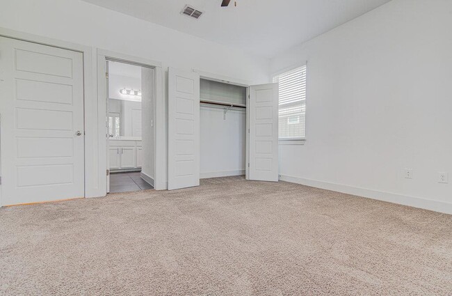 Building Photo - 2117 Maxwell Ln