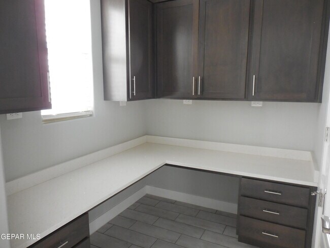 Building Photo - 2245 Rocky Ter Pl