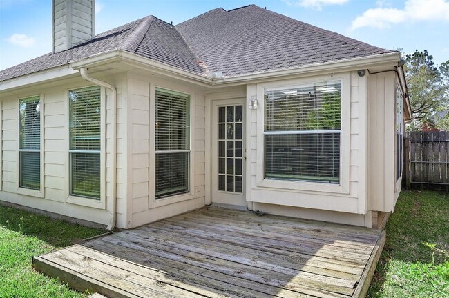 Building Photo - 3715 Crescent Dr