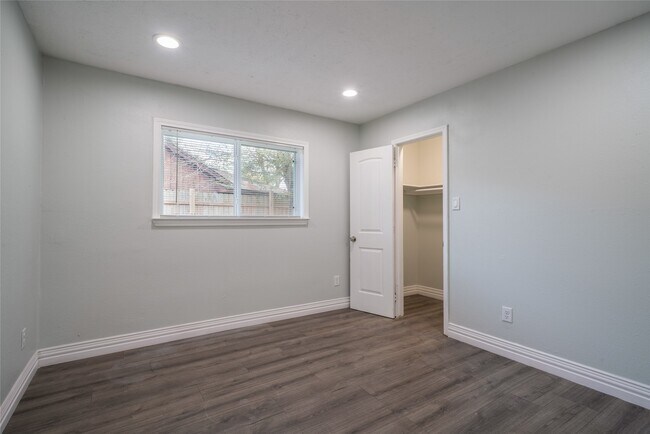 Building Photo - 7115 Shady Moss Ln